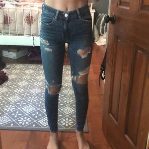 Size 00 American Eagle ripped jeans Super stretch.